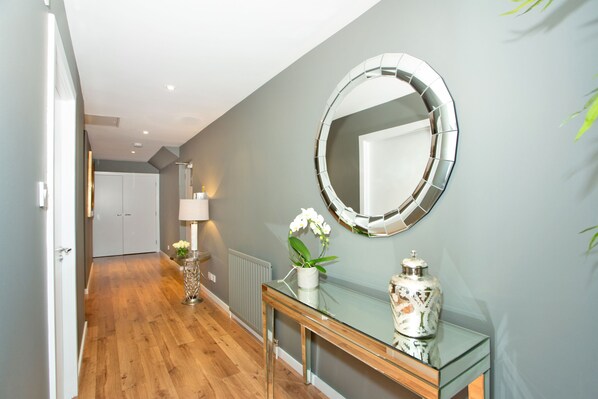 Interior - Modern Apartment Near River Dee and Aberdeen City (Aberdeen)
