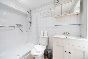 ์ํํธ (1 Bedroom) | ์์ค | ํค์ด๋๋ผ์ด์ด, ํ์