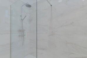 Appartement Confort, balcon, vue ville | Salle de bain