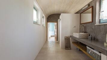 Casa | Baño | Ducha, secador de pelo y toallas