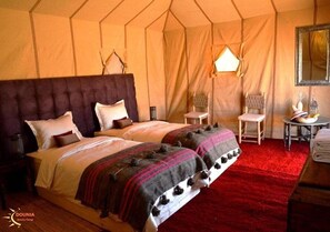 Chambre Deluxe avec lits jumeaux, vue sur le désert | Draps en coton égyptien, literie de qualité supérieure