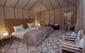 Chambre Deluxe avec lits jumeaux, vue sur le désert | Draps en coton égyptien, literie de qualité supérieure
