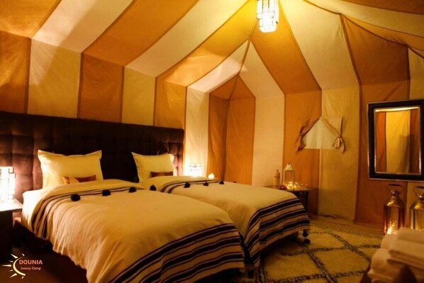 Chambre Deluxe avec lits jumeaux, vue sur le désert | Draps en coton égyptien, literie de qualité supérieure