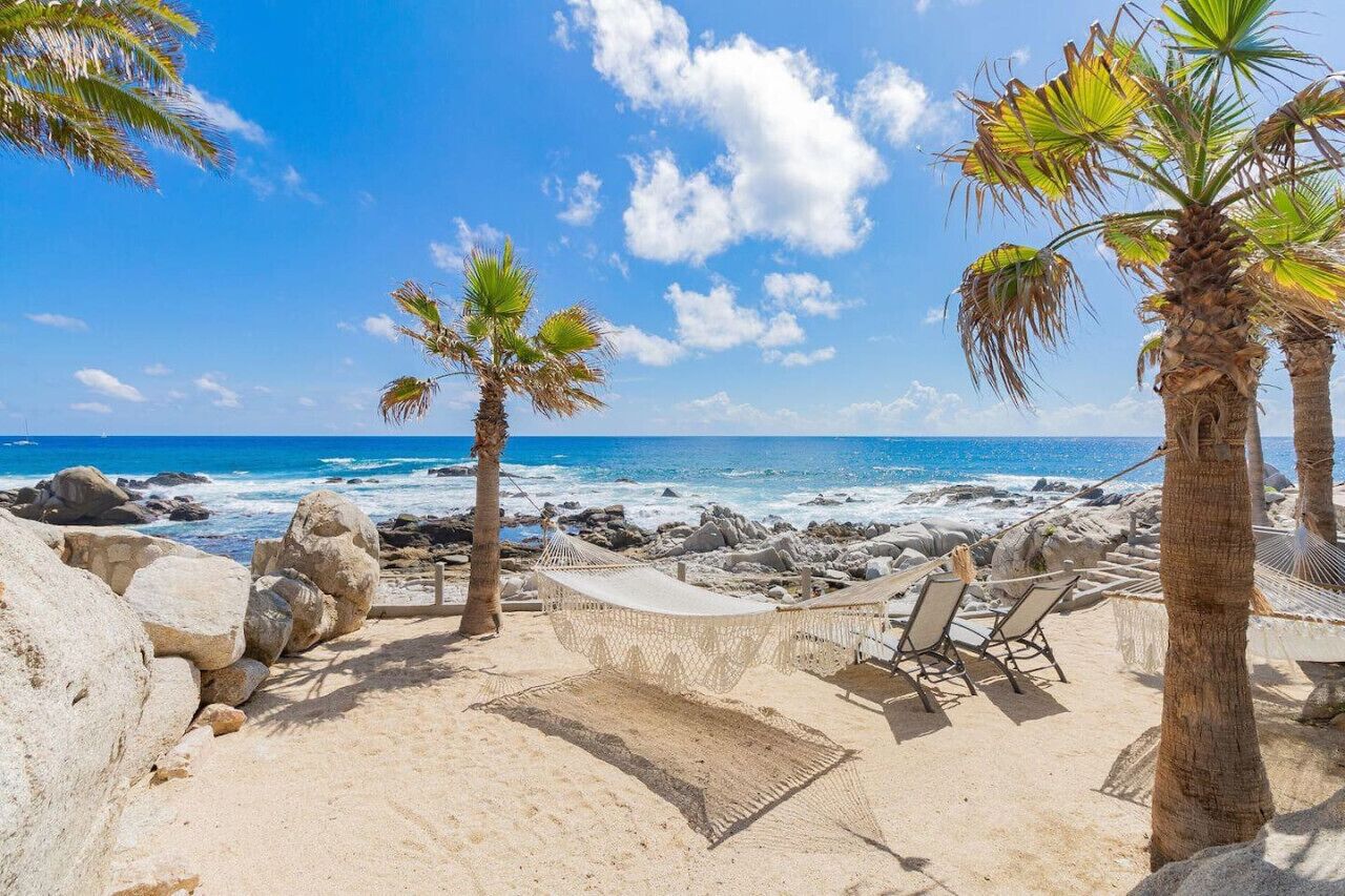 بالقرب من الشاطئ