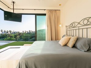 4 bedrooms, desk, iron/ironing board, travel crib
