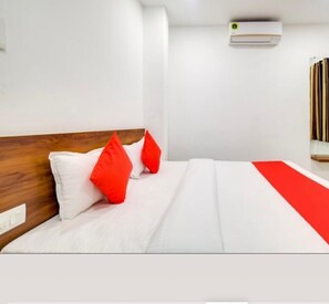 Deluxe Double Room | Laptop workspace, free WiFi