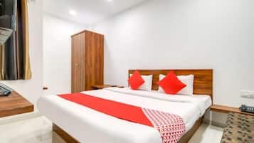 Deluxe Room | Laptop workspace, free WiFi