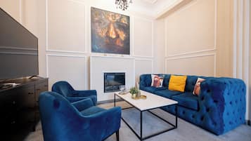 Royal Studio Suite, City View | Living area | Smart TV