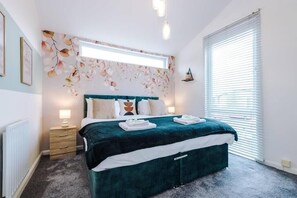 3 bedrooms, internet, bed sheets