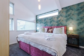3 bedrooms, Internet, bed sheets - Manchester Coop Live Arena, Etihad & City Stay - Free Parking  (Manchester)