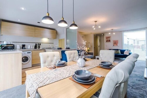 Manchester Coop Live Arena, Etihad & City Stay - Free Parking 