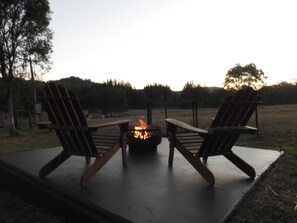 Property grounds - Charming 2-bedroom farm stay cottage in Murphys Creek  (Murphys Creek)