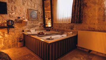 Deluxe kamer | Lakens van Egyptisch katoen, luxe beddengoed, individueel gedecoreerd