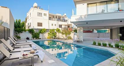 Sanders Olive Shared Pool Apartments