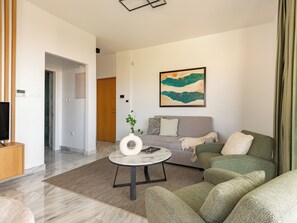 Apartment, 1 Bedroom, Balcony | Living room