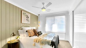 4 bedrooms, iron/ironing board, WiFi, bed sheets