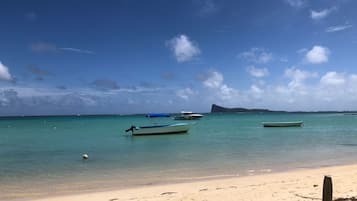Beach nearby, sun loungers, beach towels