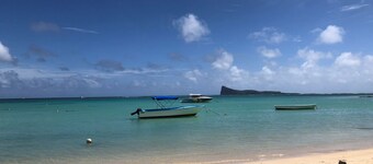 Charming 3-bedroom beachfront villa with WiFi, gym, pool & garden