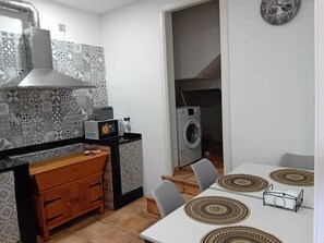 Dining - House 5 minutes from the beach of Nemiña. Dabaixo Meadow (A Grixa)
