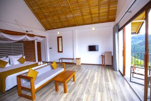 Chambre romantique double, 1 très grand lit, non-fumeur, vue sur la montagne | Bureau, espace de travail pour ordinateurs portables