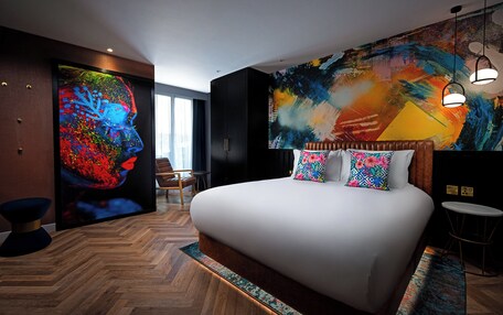 Superior Room, 1 Queen Bed (Star) | In-room safe, desk, iron/ironing board, WiFi (free)