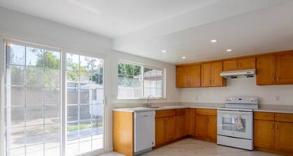 Beautiful family hotel,1 room:5-10minutes walk to market,restaurant,Bart station