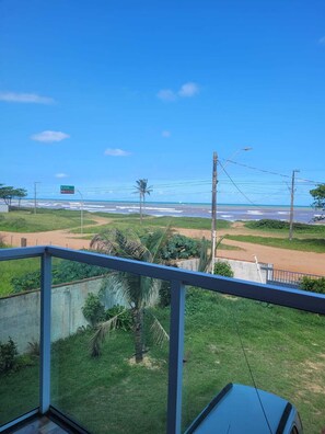 Familierom, balkong, strandutsikt | Wi-fi (inkludert)