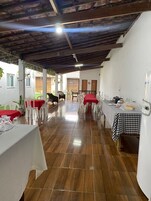 Desayuno buffet diario (BRL 35 por persona)