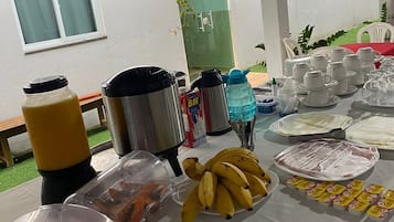 Se ofrece un desayuno bufé (35 BRL por persona)