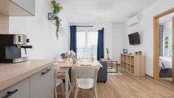 Apartment, 1 Bedroom, Balcony | Dining room