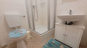 Shower, towels