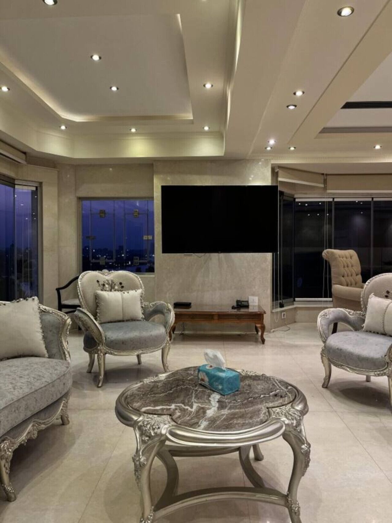 المنشأة من الداخل