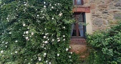Cottage in Burgundy - quiet yet central