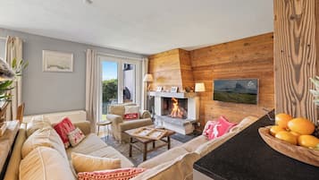Chalet (3 Bedrooms) | Front of property