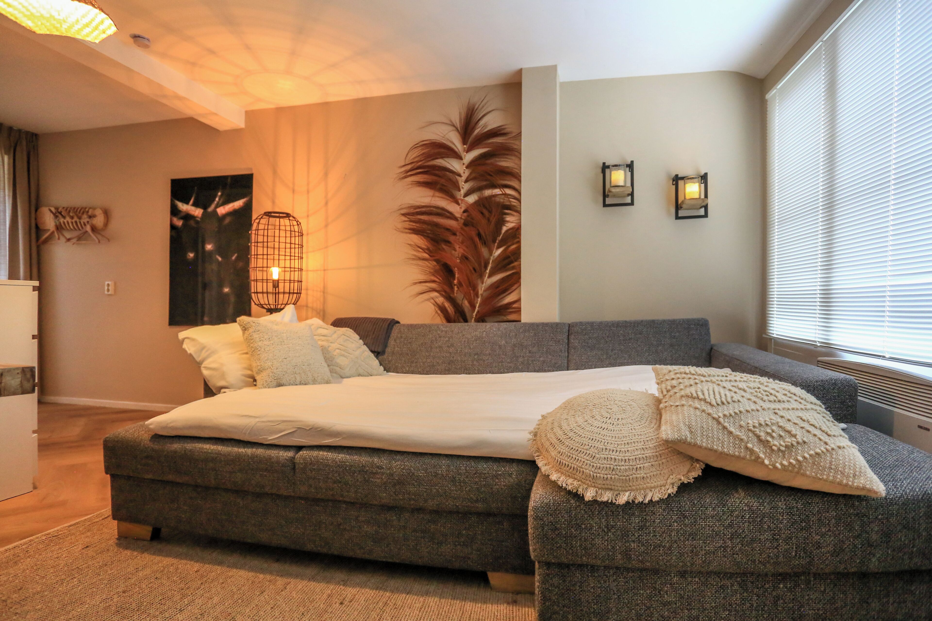 Luxury Suite, Beachside | Living area