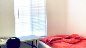 1 habitación, tabla de planchar con plancha, wifi y ropa de cama