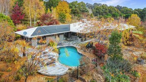 A house with a swimming pool surrounded by autumn foliage. - Delatite Valley: 4  BR, 3.5  BA House in Merrijig, Sleeps 12 (Merrijig)