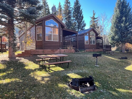 Modern "Tiny Home" Style Cabin on Taylor River with Private Fishing Access