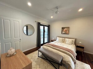 4 bedrooms, iron/ironing board, free WiFi, bed sheets