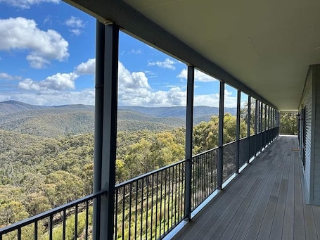 Property grounds. Golden Valley - Steels Creek