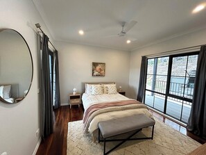 4 bedrooms, iron/ironing board, free WiFi, bed sheets