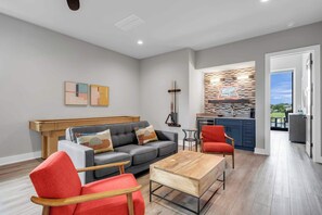 Smart TV, fireplace, offices - The High Life | Concierge Services (Kingsland)