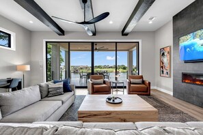 Smart TV, fireplace, video games, ping pong - The High Life | Concierge Services (Kingsland)