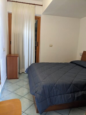 2 bedrooms, WiFi, bed sheets - Villa Gilda, silence and relaxation Forio Island of Ischia app. "D" (Forio)