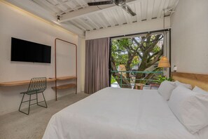 1 bedroom, desk, travel cot, WiFi