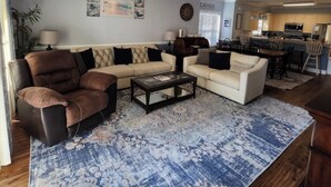 A living room with a sofa set, a coffee table, and a patterned rug. - The retreat at Magnolia (Myrtle Beach)