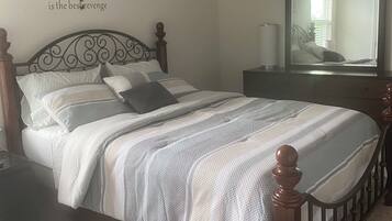 3 bedrooms, desk, iron/ironing board, WiFi