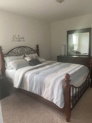 3 Schlafzimmer, Schreibtisch, Bügeleisen/Bügelbrett, WLAN