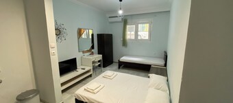 Close to the sea and the centre of thessaloniki!