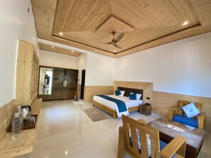Luxury Double Room, Mountain View | Premium bedding, desk, laptop workspace, soundproofing - Maulyar Forest Resort (Dunda)